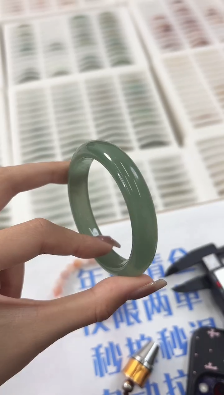 未镶嵌手镯石英质玉12-56D