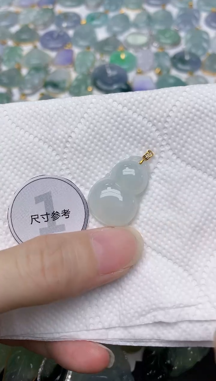 翡翠18K金镶嵌颈饰天然A货翡翠