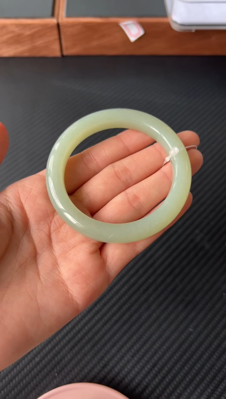 【闪购商品】和田玉手镯未镶嵌且末微色差近矿57