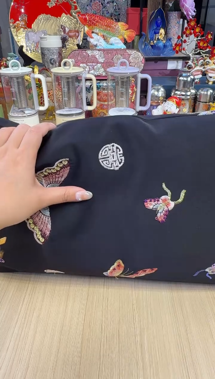 206黑色蝴蝶腰靠枕
