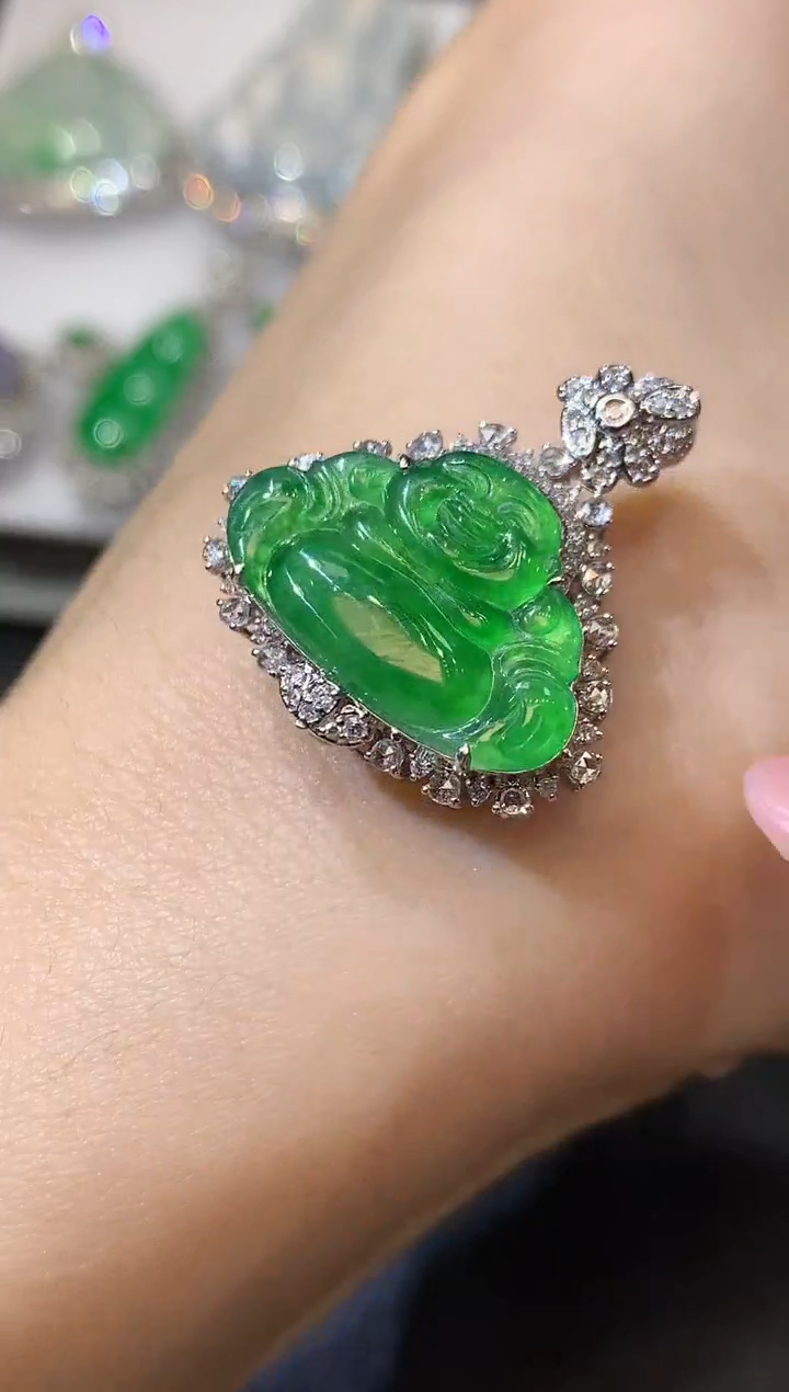 【闪购商品】翡翠吊坠(不含链)18K金镶嵌C33