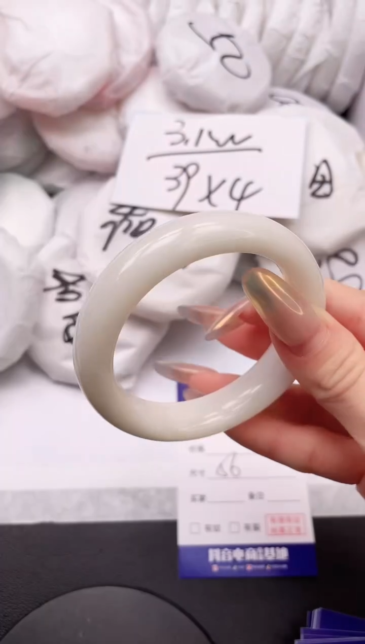 【闪购商品】和田玉手镯未镶嵌5K127-56