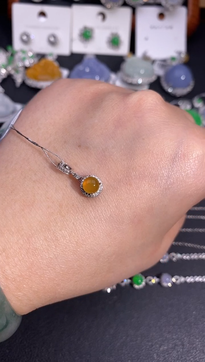 【闪购商品】翡翠吊坠(不含链)18K金镶嵌吊坠