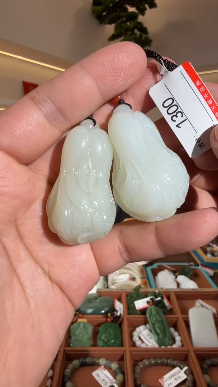 颈饰未镶嵌和田玉多样性发货发其中一件