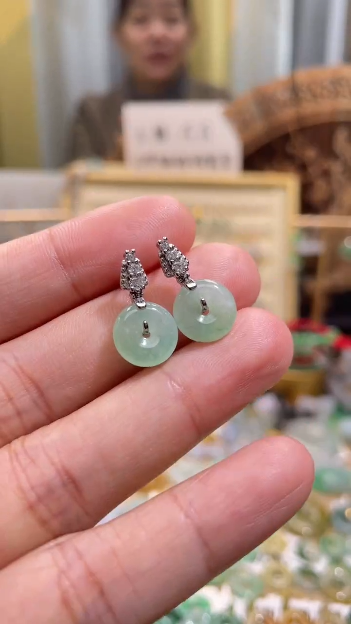 颈饰未镶嵌翡翠平安扣耳钉一对