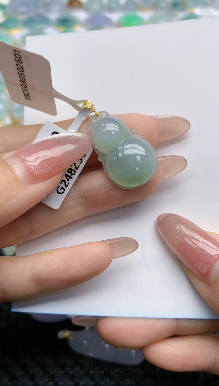 【闪购商品】翡翠挂件18K金镶嵌天然翡翠A货