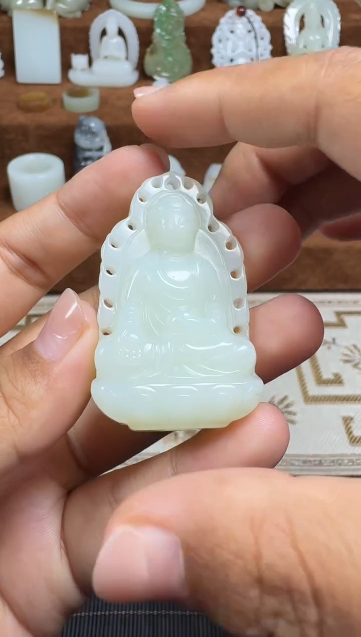 颈饰未镶嵌和田玉1