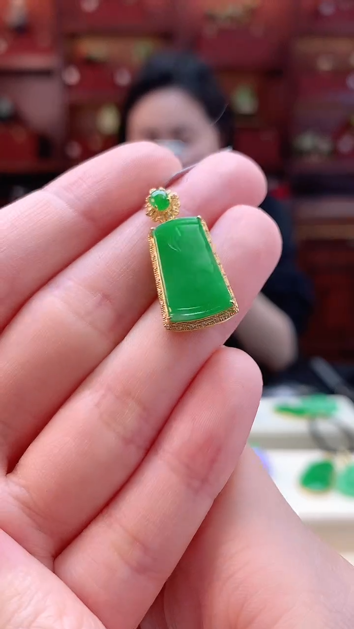 【闪购商品】翡翠颈饰18K金镶嵌赠礼盒证书 敏