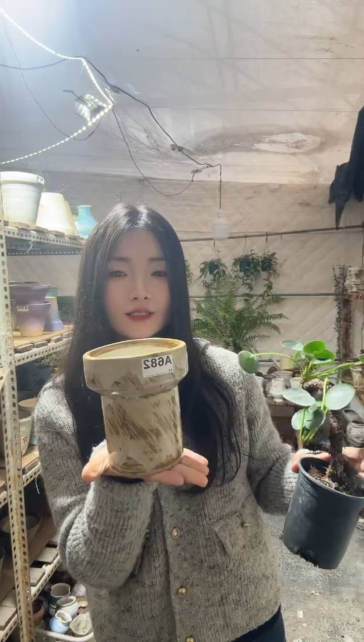 以实际为准伊***?编号682   景德镇手绘花盆