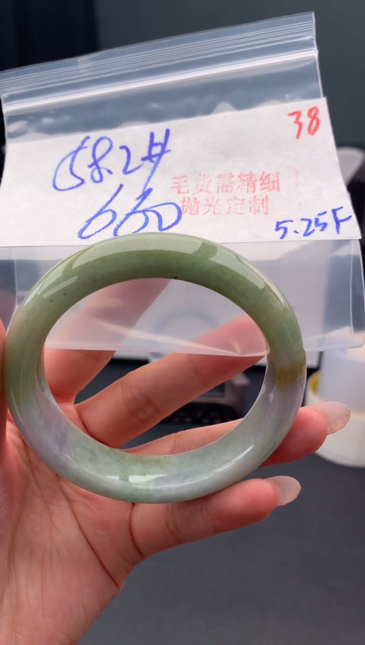 定制翡翠未镶嵌毛货需精细抛光+38手镯+660元