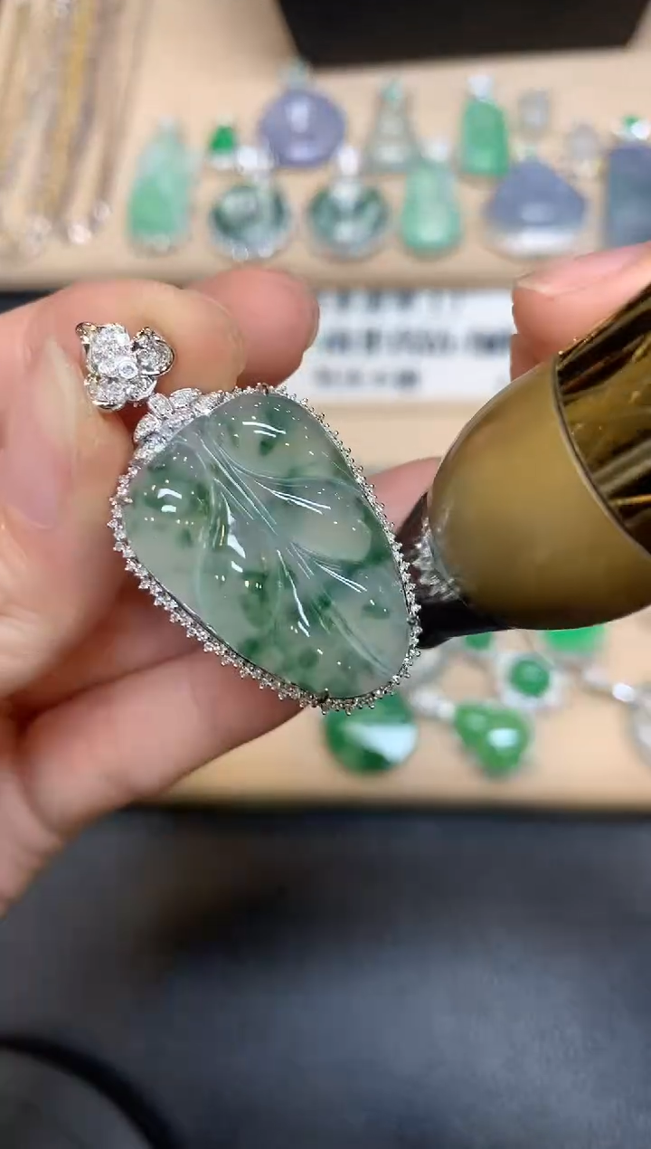 【闪购商品】翡翠颈饰18K金镶嵌树叶【无服务费