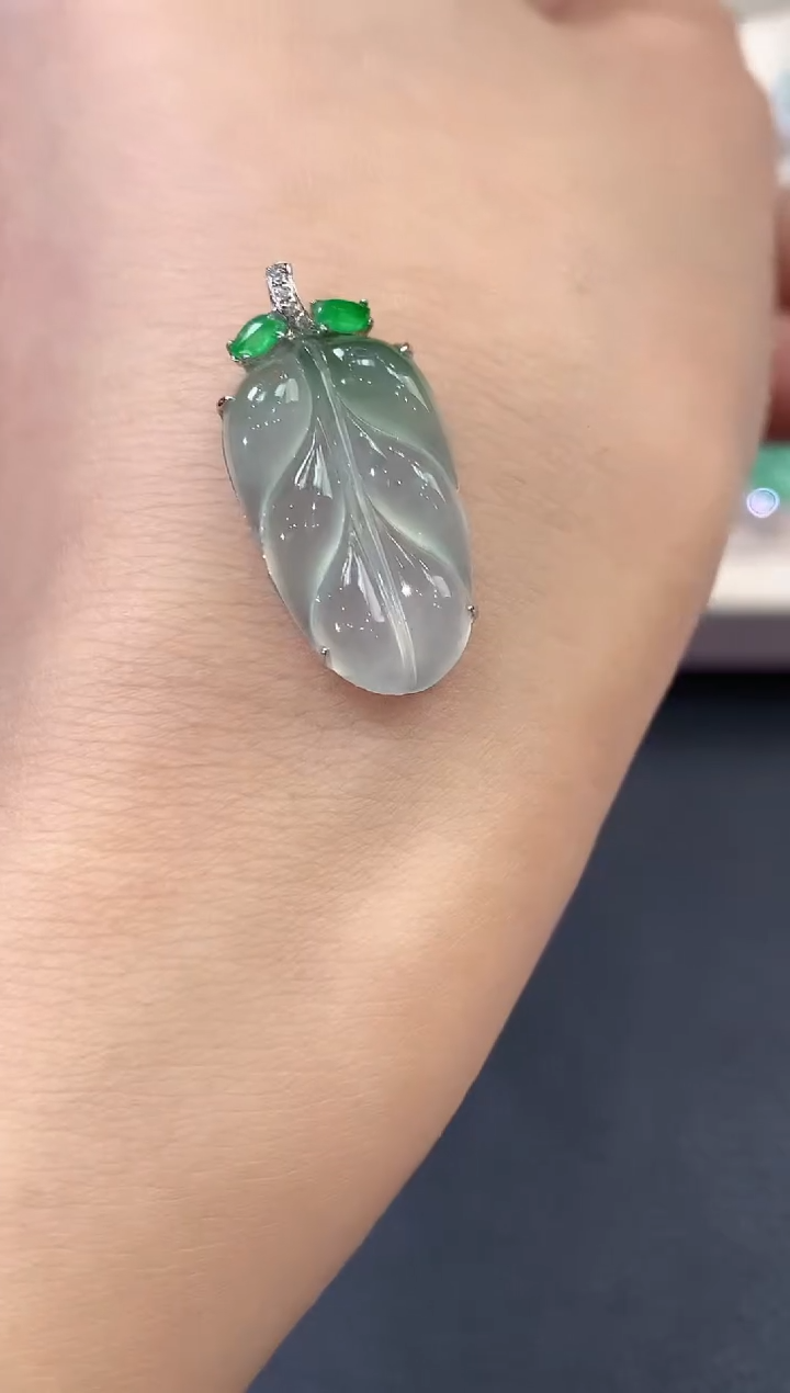 【闪购商品】翡翠吊坠(不含链)18K金镶嵌 B21