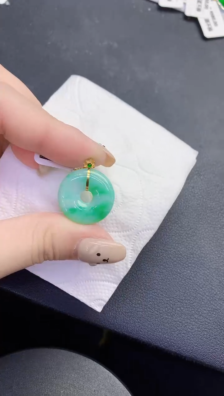 颈饰18K金镶嵌翡翠缅甸天然翡翠a货