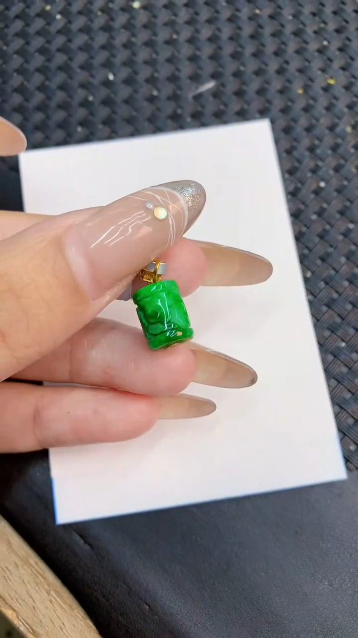 颈饰18K金镶嵌翡翠1