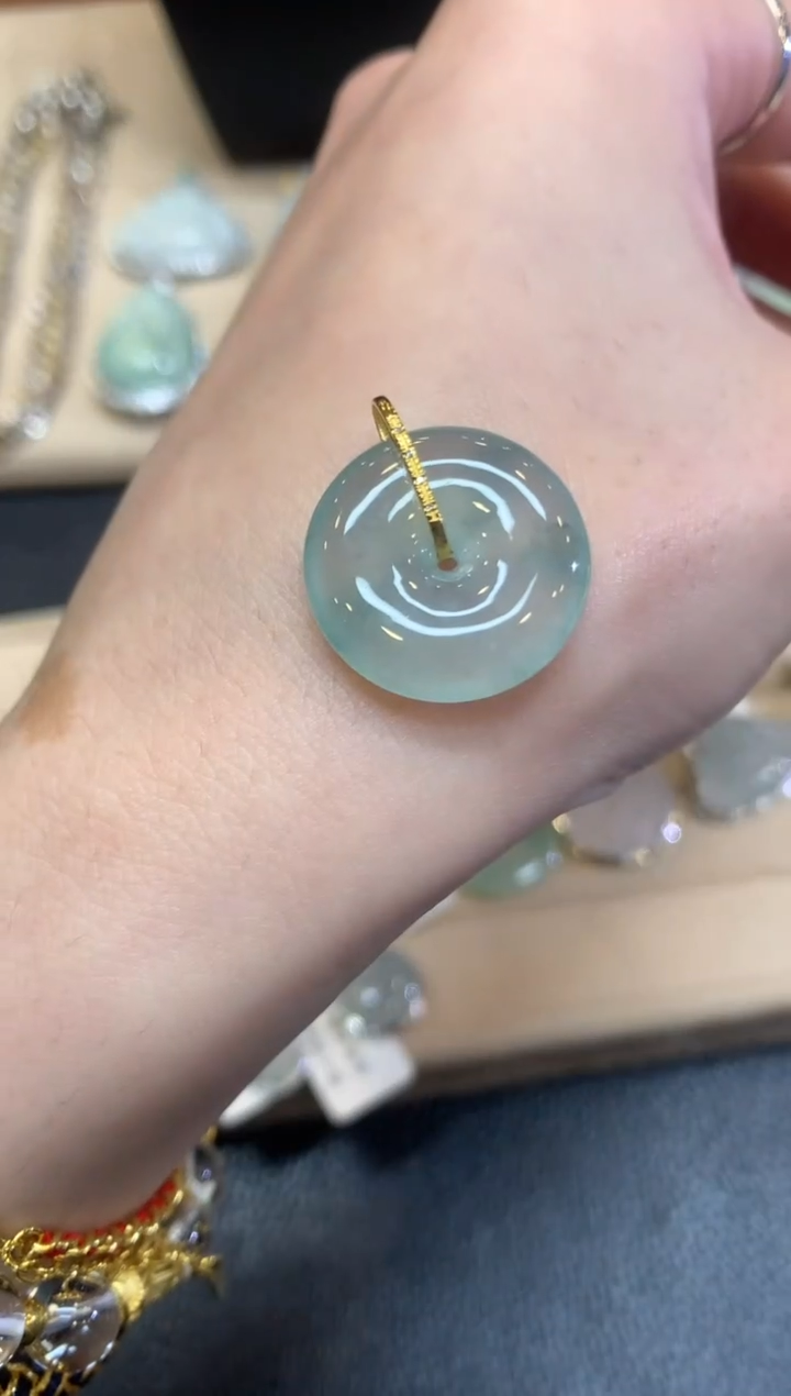 翡翠18K金镶嵌颈饰平安扣【无服务费】