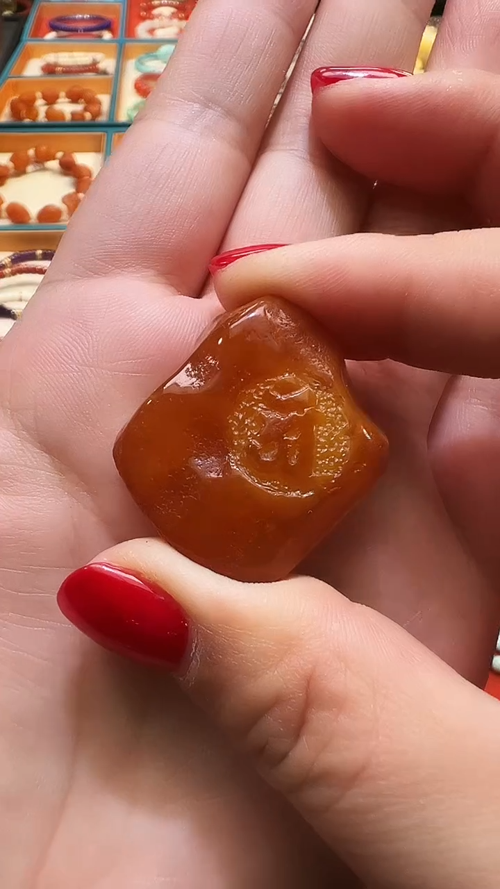 蜜蜡颈饰未镶嵌国检证书   蜜蜡全皮种子字  吊坠  龙