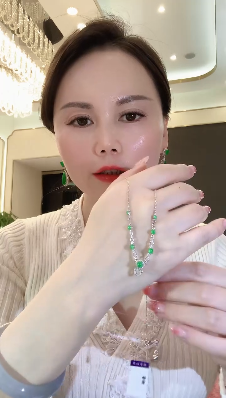 【闪购商品】翡翠套链18K金镶嵌C39 翡翠