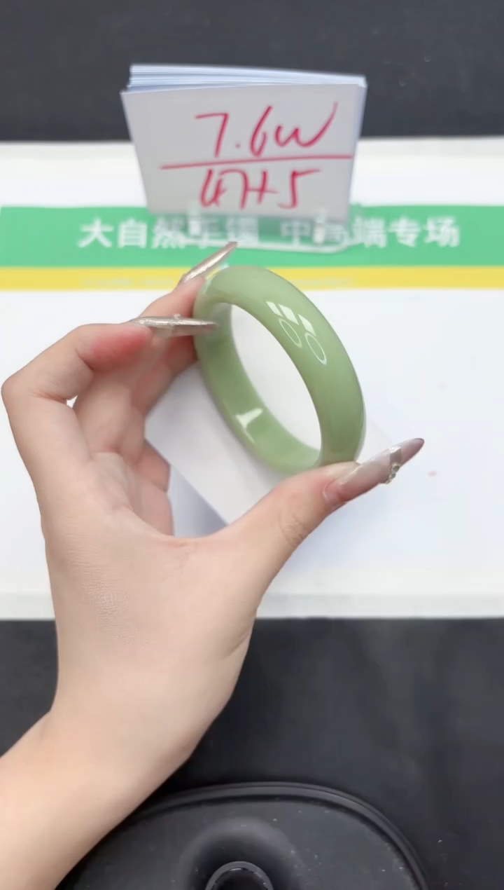 【闪购商品】石英质玉手镯未镶嵌269-56.1