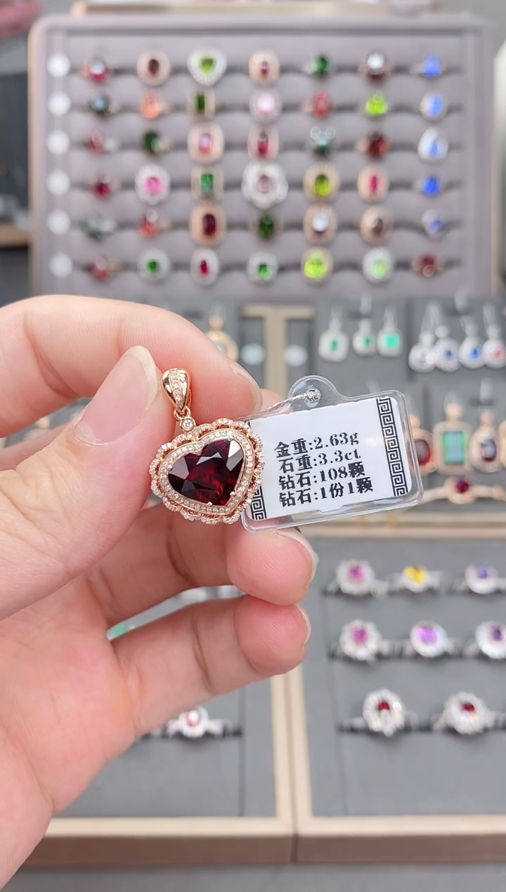 颈饰18K金镶嵌碧玺3.3   