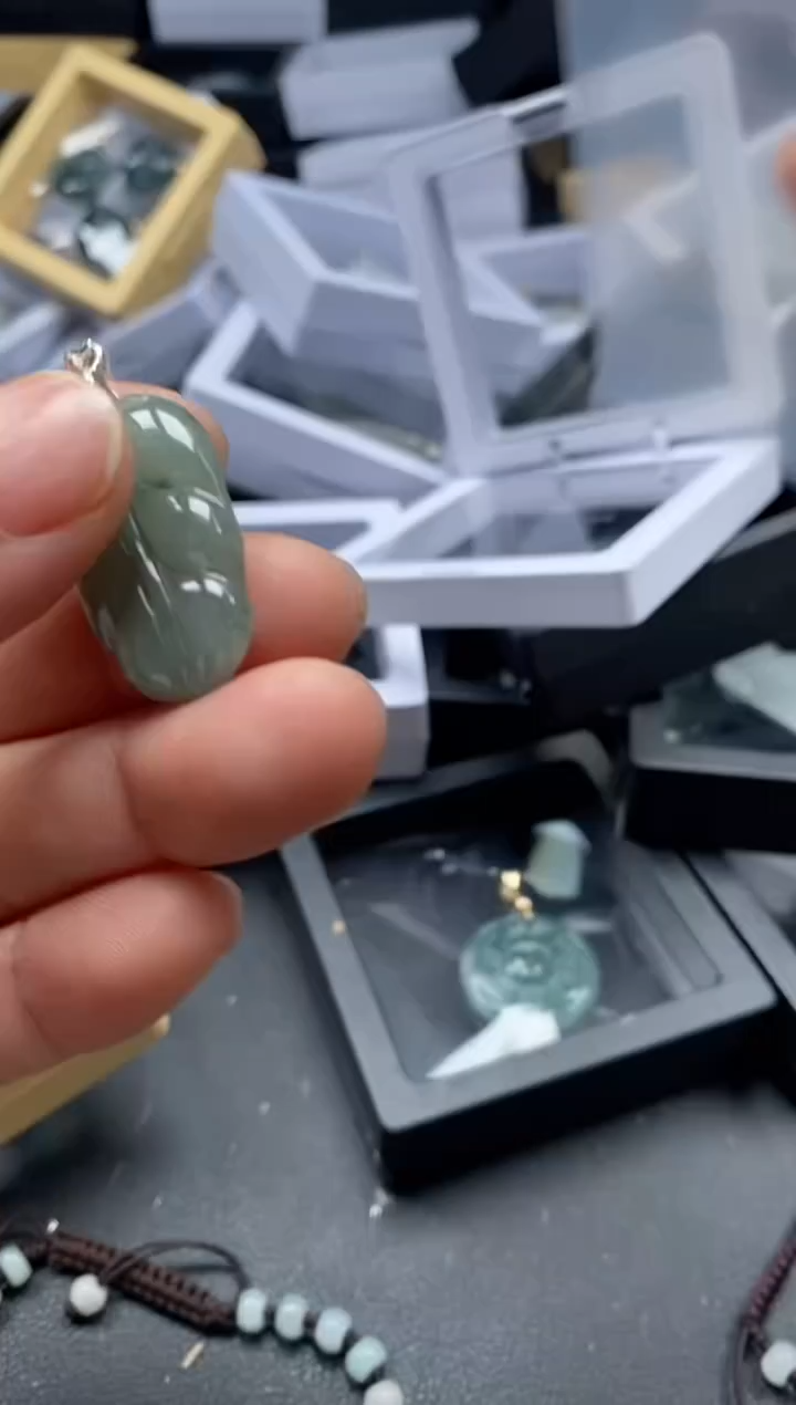 翡翠未镶嵌吊坠(不含链)3221