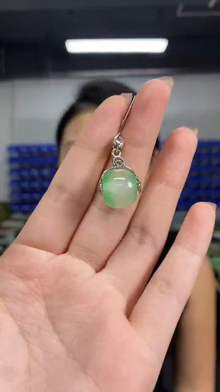 未镶嵌翡翠耳饰多样性发其一颜色微差