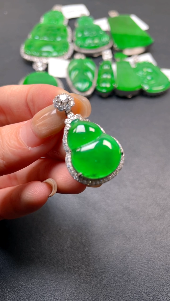 颈饰银S925镶嵌翡翠吊坠