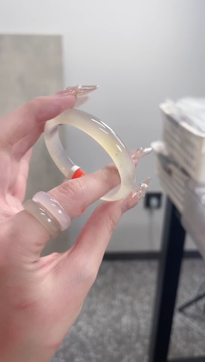 【闪购商品】玛瑙/玉髓手镯未镶嵌50-51圈 需要包容