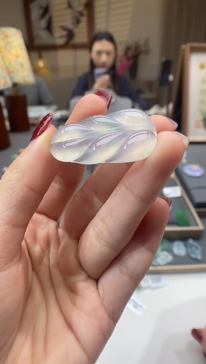 【闪购商品】翡翠颈饰未镶嵌叶子