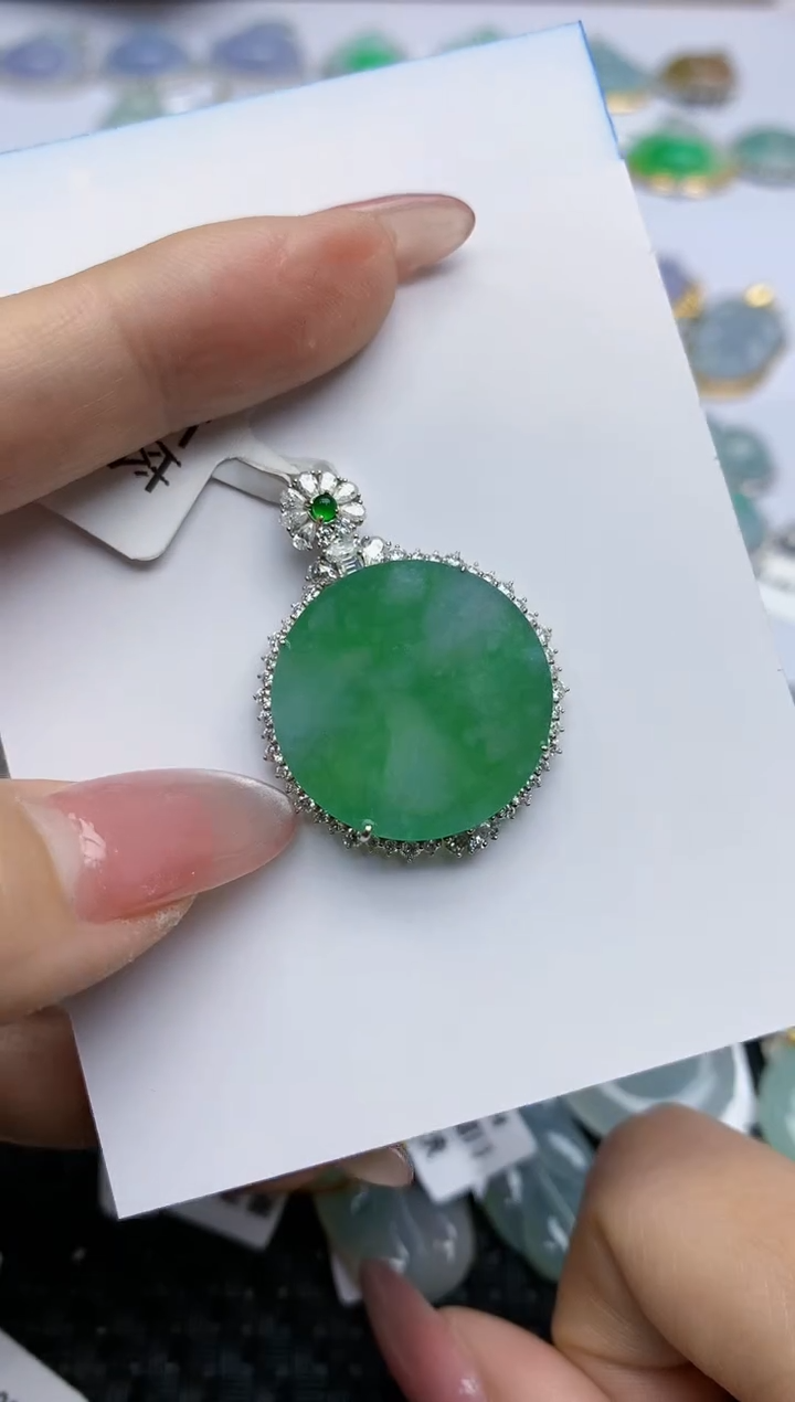 【闪购商品】翡翠挂件18K金镶嵌天然翡翠A货