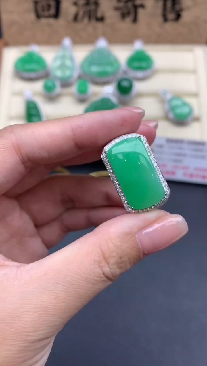 【闪购商品】翡翠戒指18K金镶嵌607-中国好珍宝