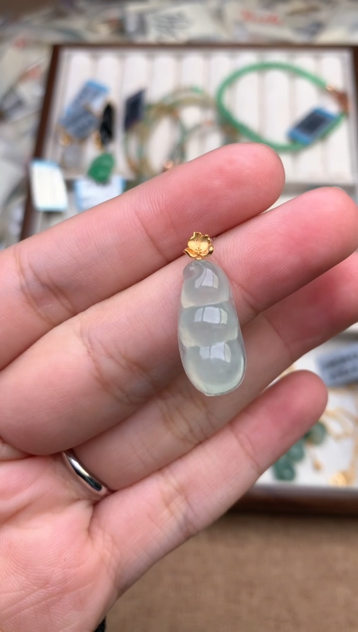 18K金镶嵌挂件翡翠一