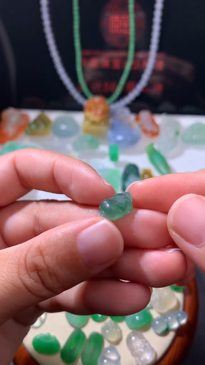 未镶嵌定制翡翠     