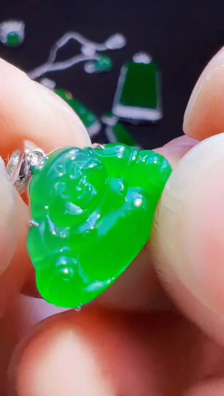 颈饰18K金镶嵌翡翠莱*翡翠