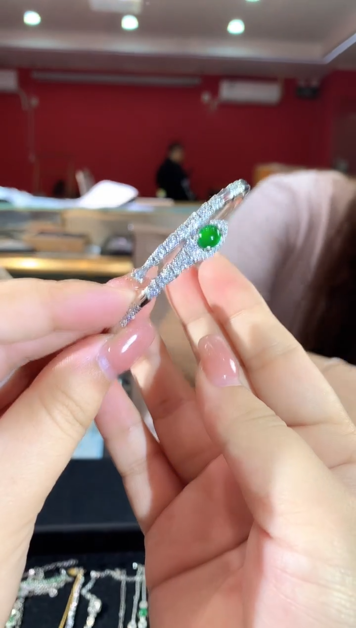 【闪购商品】翡翠未镶嵌手镯110ZY时尚