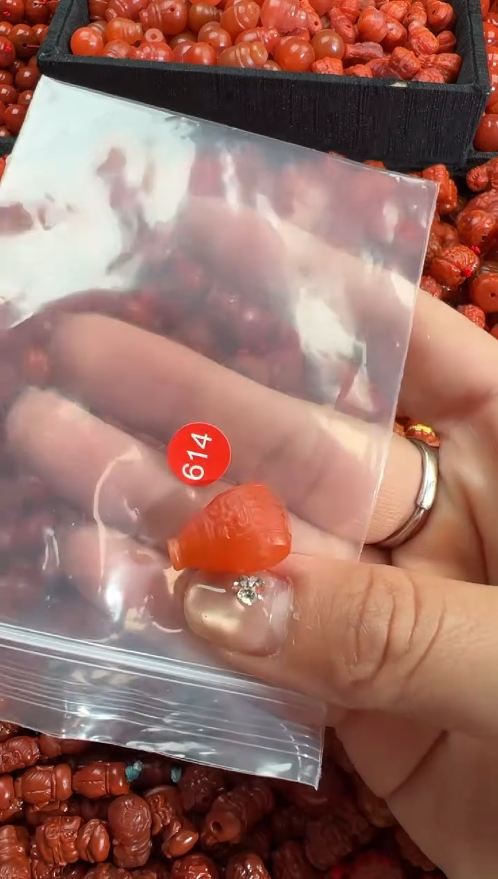 南红玛瑙合金颈饰1