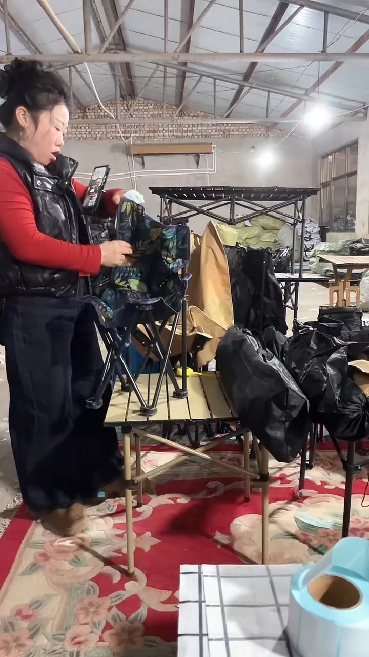 铁小号  折叠靠背  颜色随机