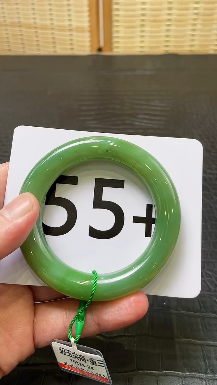 和田玉（碧玉）手镯未镶嵌一个