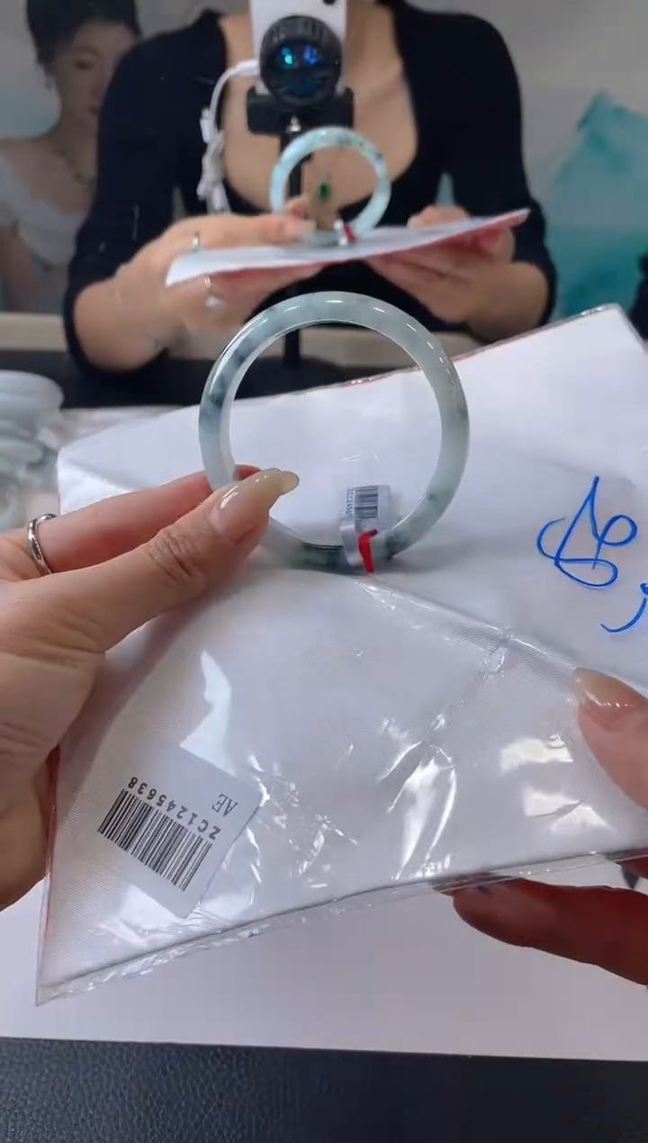 【闪购商品】翡翠手镯未镶嵌手镯