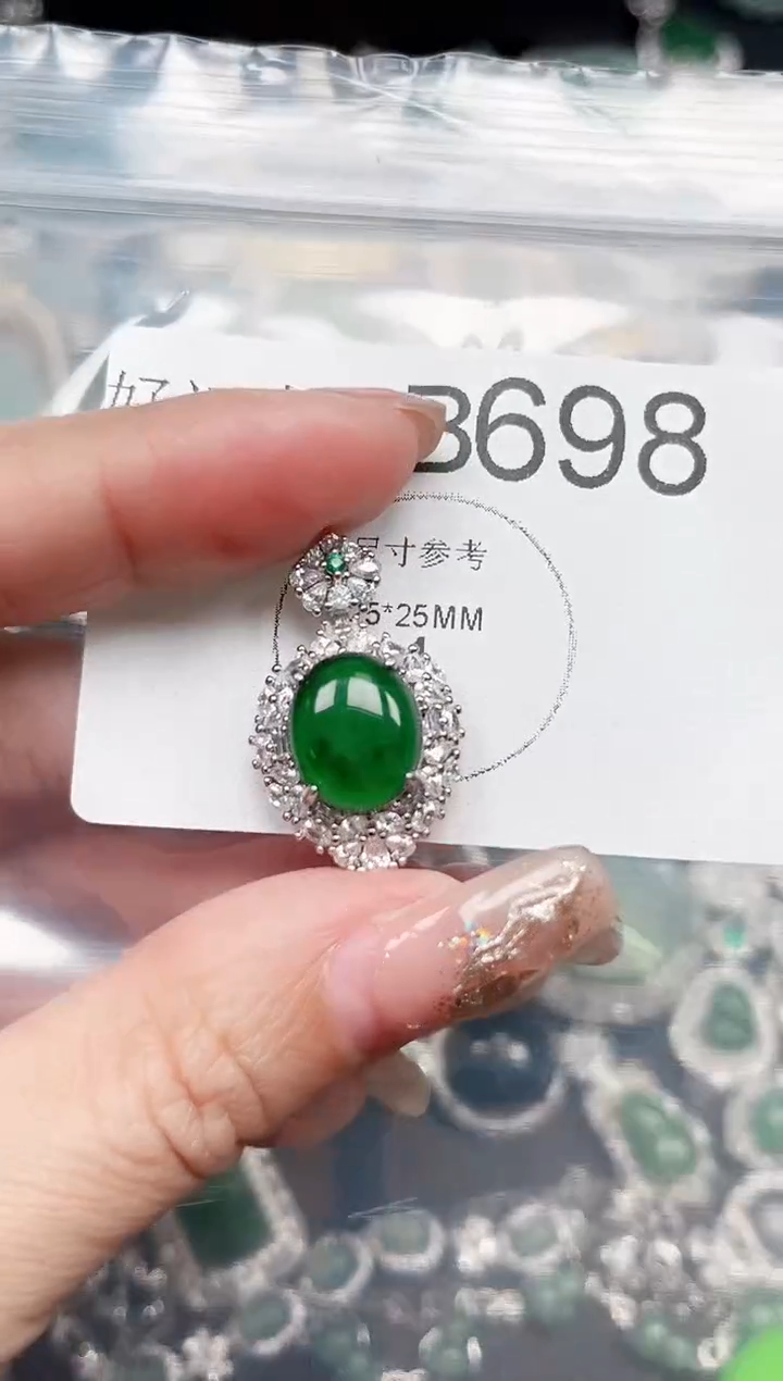 【闪购商品】翡翠颈饰未镶嵌698送皮绳