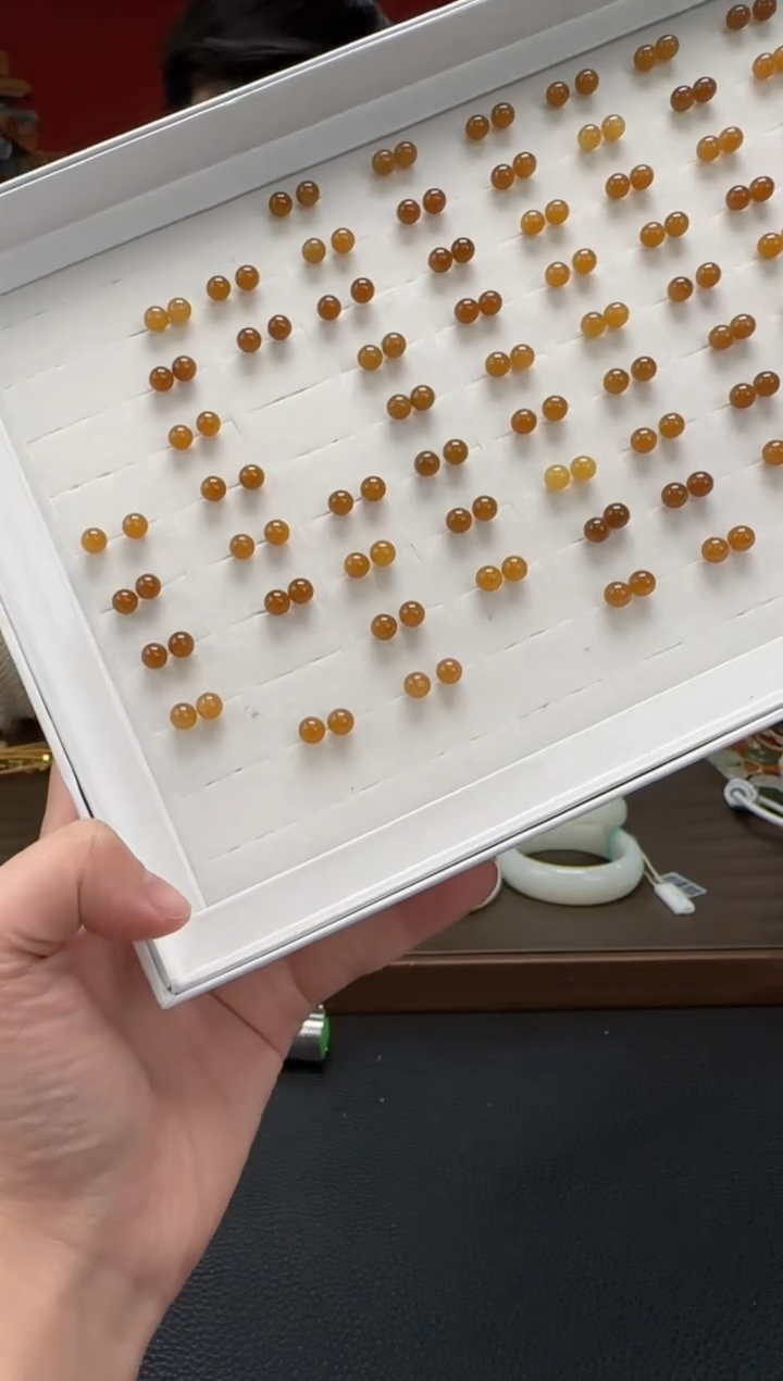 【闪购商品】和田玉.未镶嵌且末糖耳钉 多样性发货拍一发一