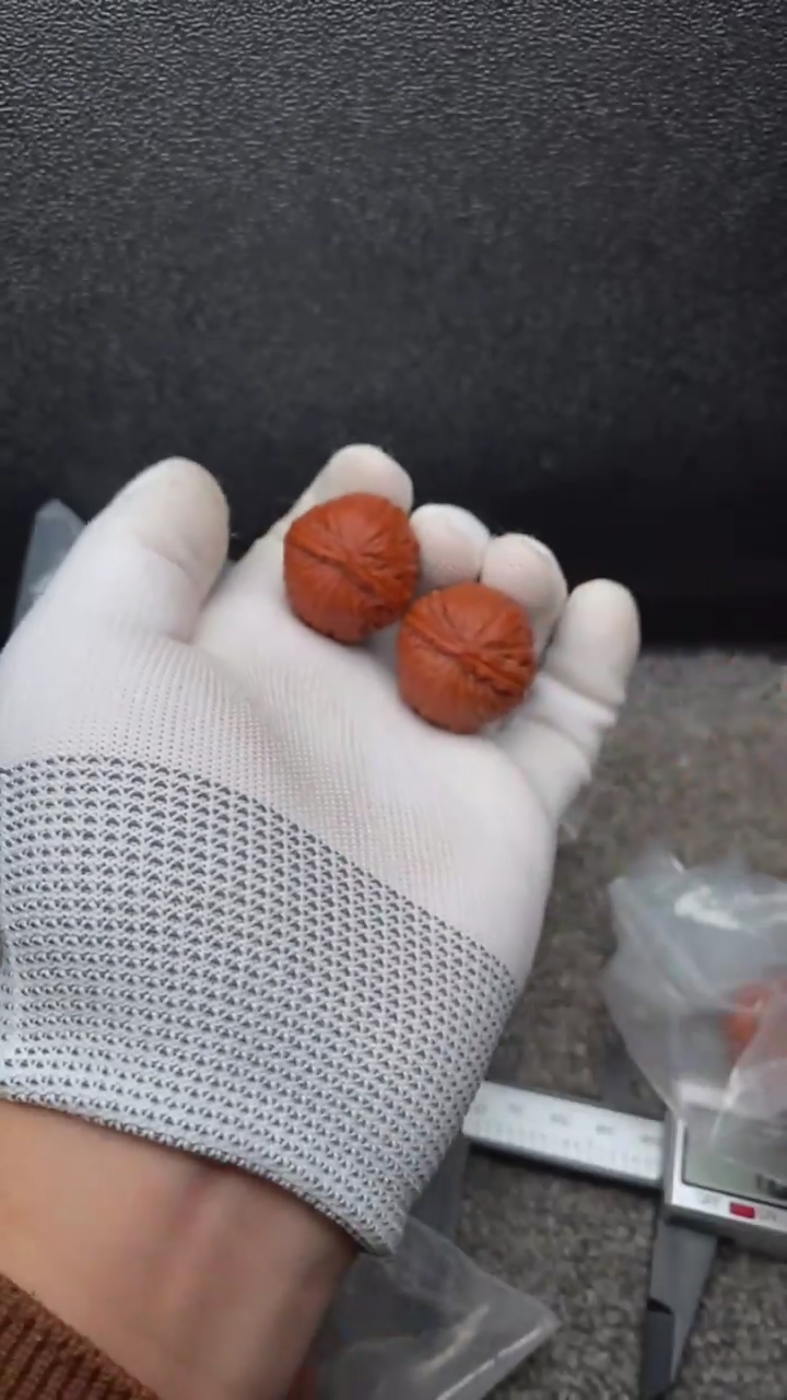 【闪购商品】文玩核桃把件树皮球