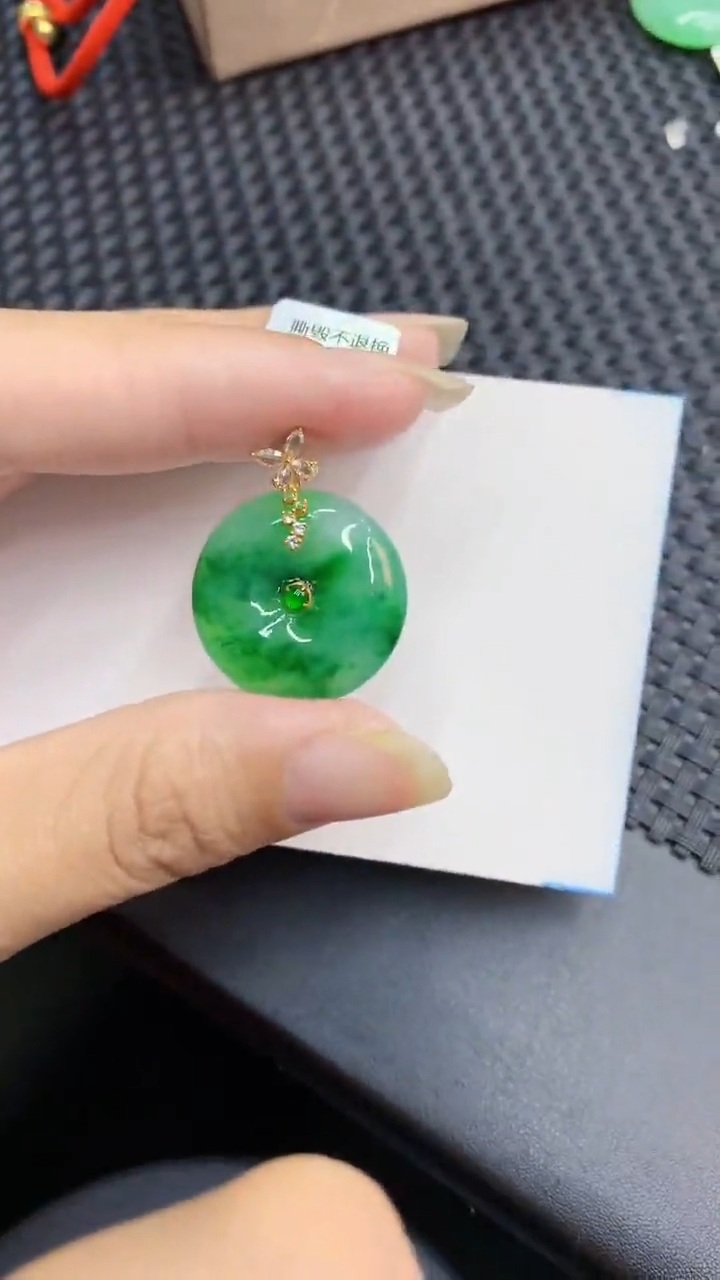 【闪购商品】翡翠颈饰18K金镶嵌            8