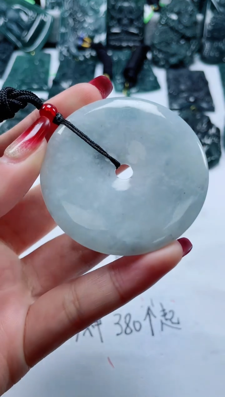 【闪购商品】翡翠颈饰未镶嵌          