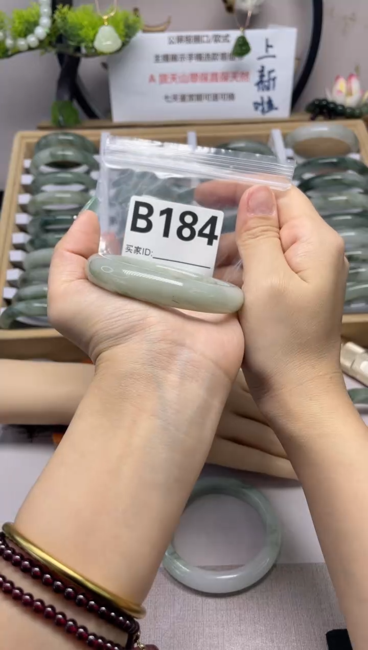 【闪购商品】石英质玉（天山翠）手镯未镶嵌b184