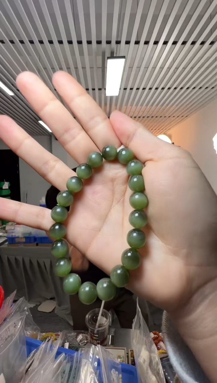 手串未镶嵌和田玉约10mm俄料绿猫圆珠单圈手串
