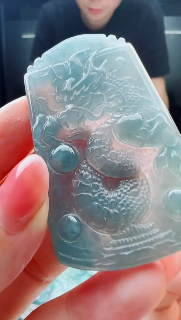 翡翠未镶嵌颈饰多样性发货其中一件