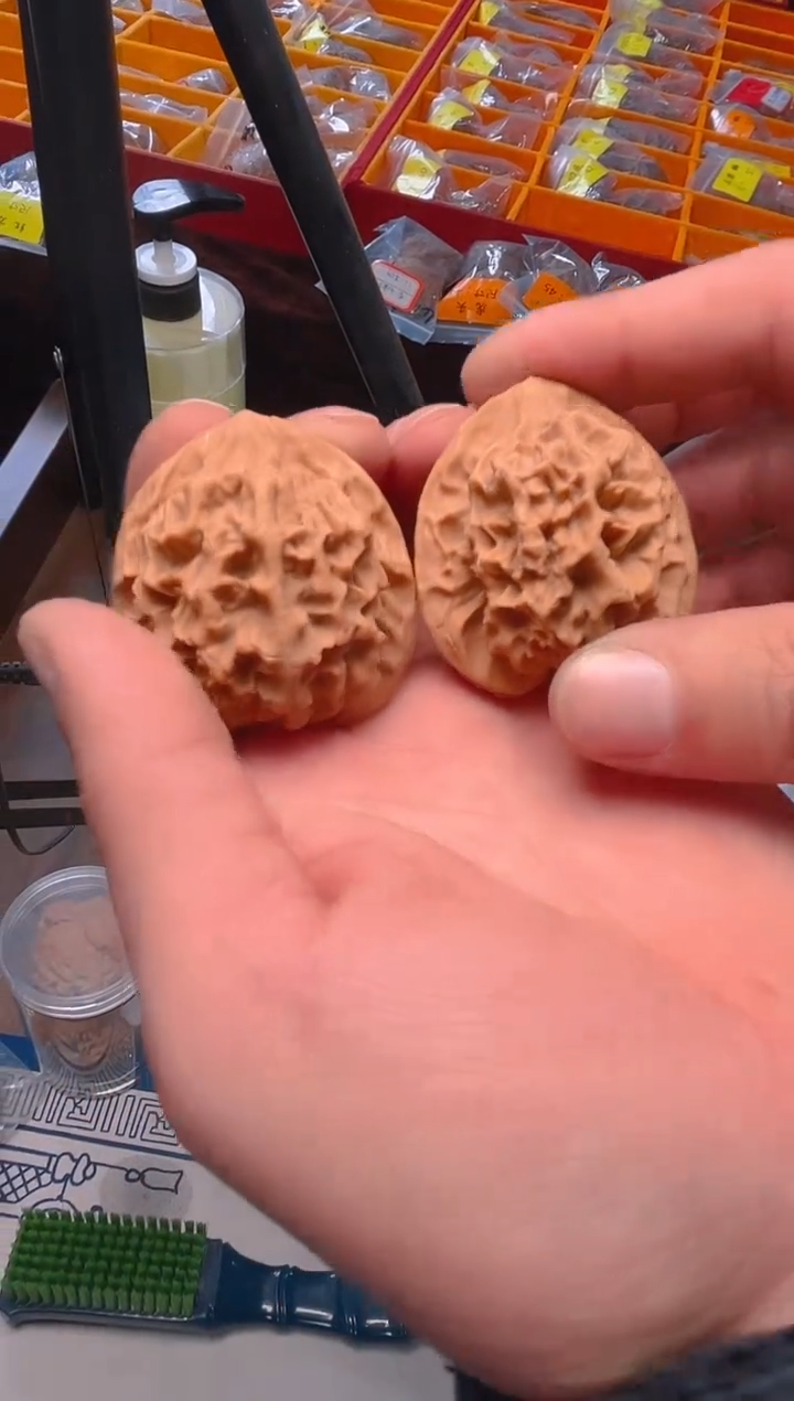 【闪购商品】文玩核桃把件44龙鳞纹帝王