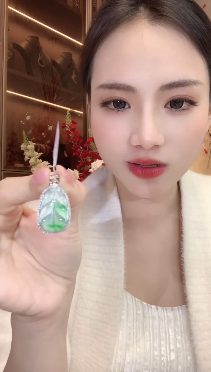 【闪购商品】翡翠吊坠(不含链)18K金镶嵌D53