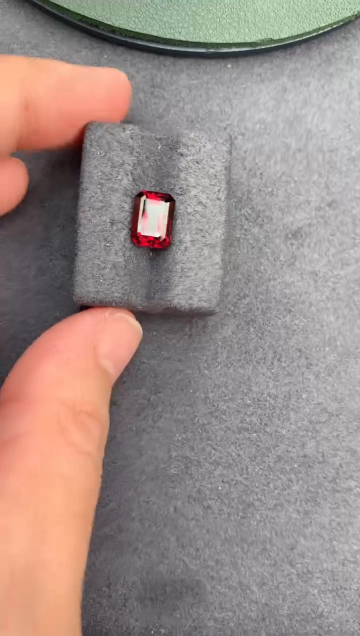 【闪购商品】石榴石裸石未镶嵌2ct镁铝榴石