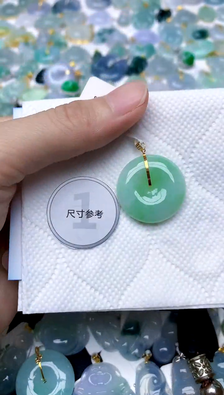 颈饰18K金镶嵌翡翠天然A货翡翠